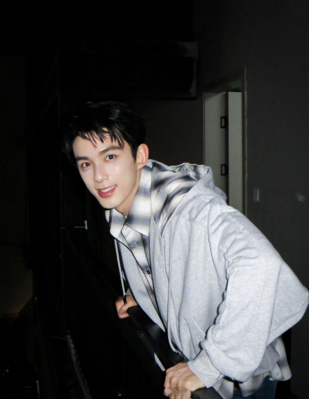 之前八组看到吴磊都喊组长，现在好了一个瓜而已，路人缘成这样了，你们相信磊子不？ 