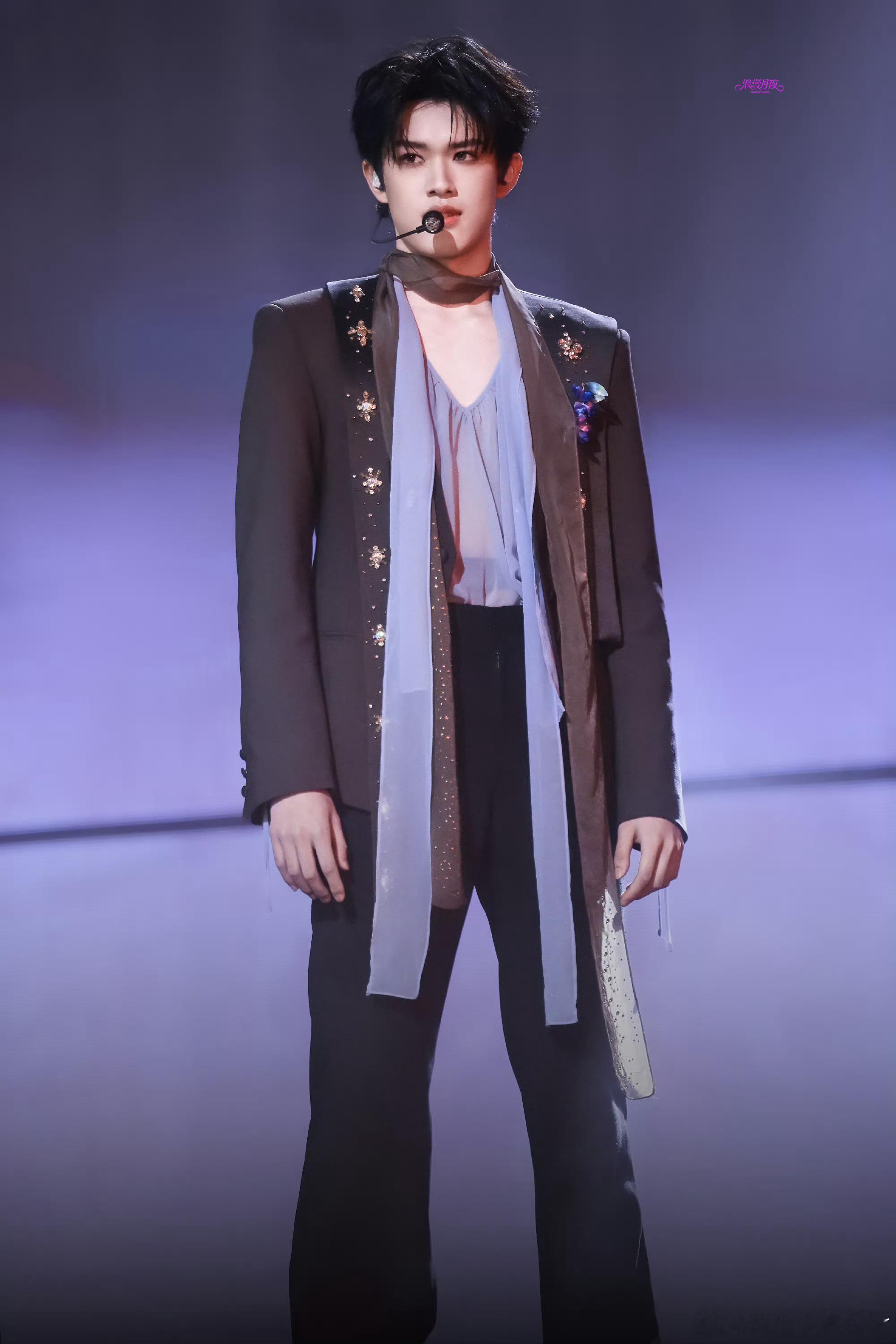 张极唱了重庆话rap张极重庆话表白粉丝 山城韵味藏不住！张极驾驭重庆话rap气场