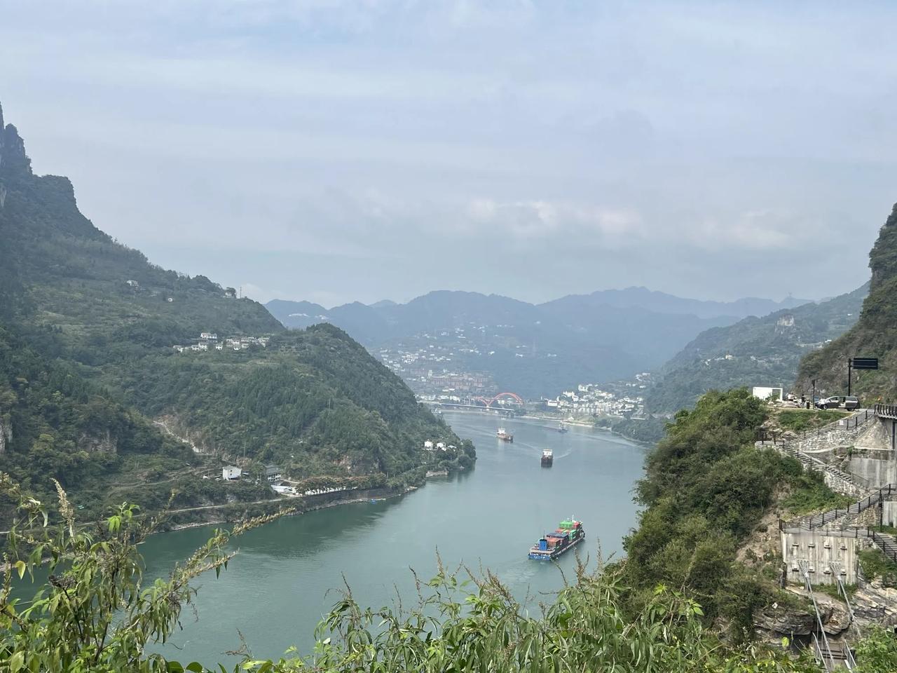 很多人没盈利，不像牛市应有的状态。真正的牛市，在没有最终走出来之前，所有说就是牛