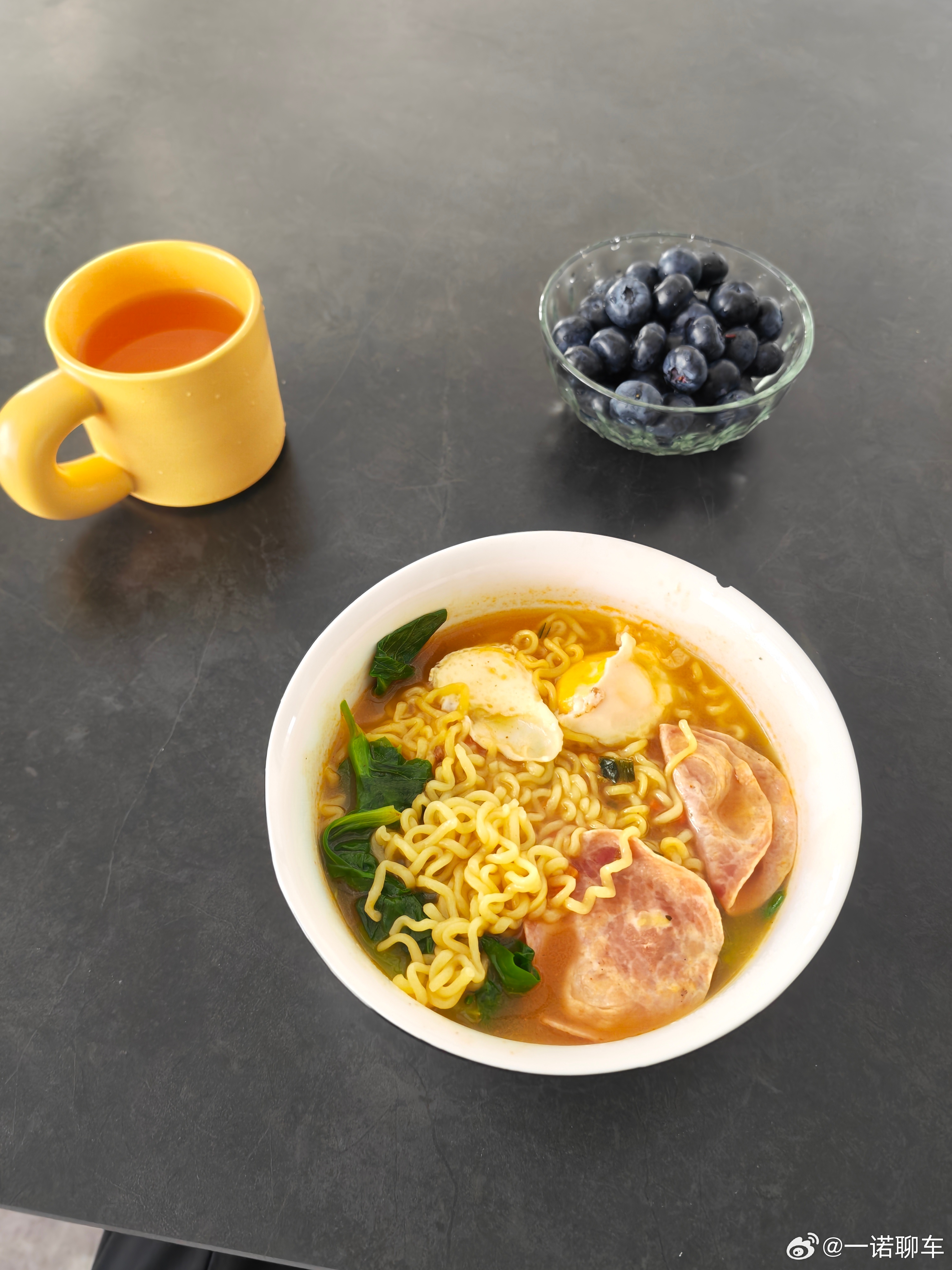 吃碗顶配泡面 去上班 今天估计得去麻城收一台gl8 老咕噜棒子了 就是便宜 耐造