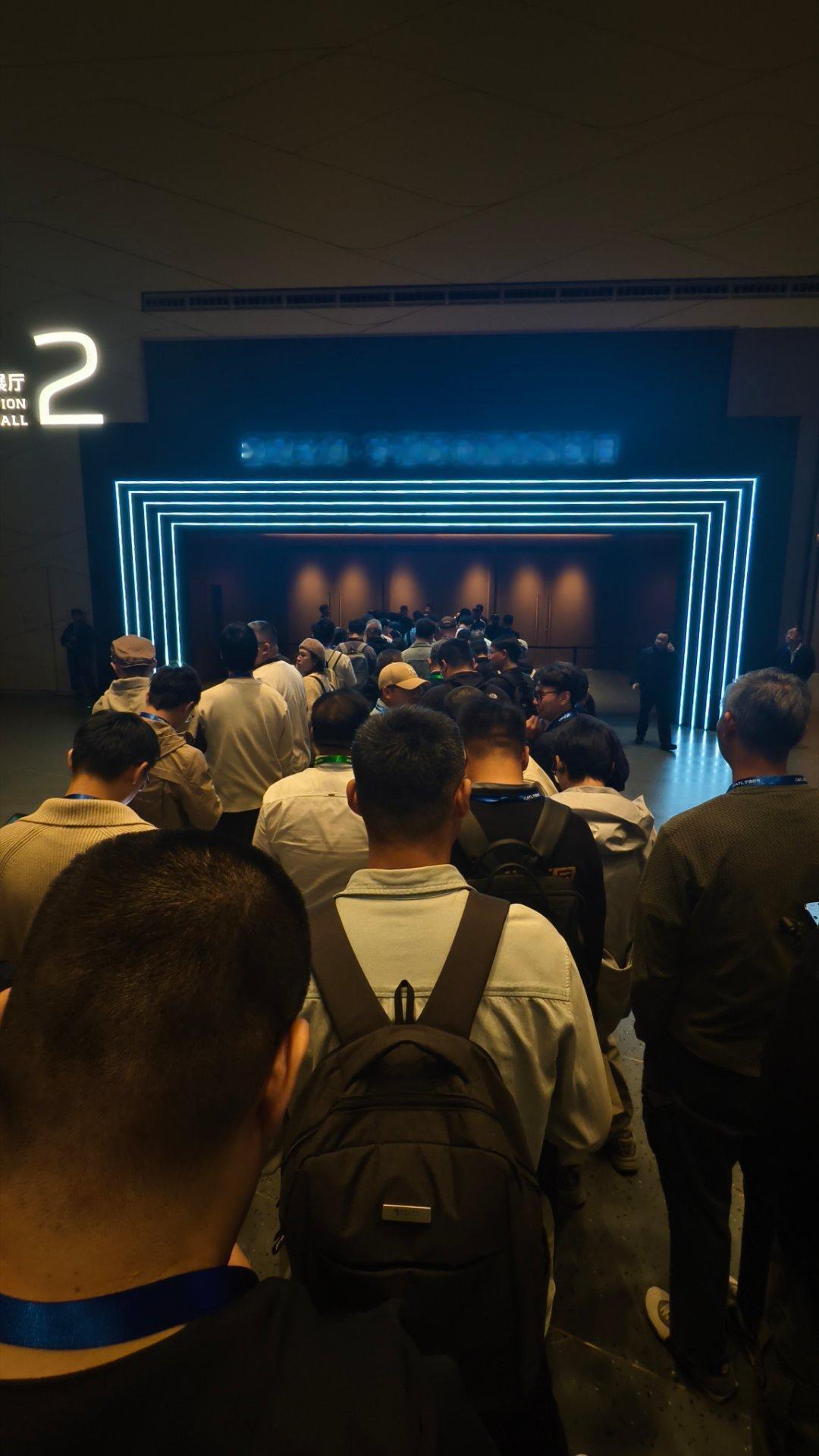 排队参加活动～这你受得了吗 