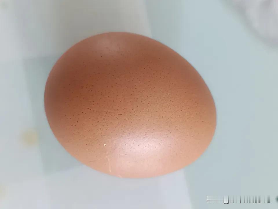 今天早上给老婆煮了两个鸡蛋，老婆就吃了其中一个，可能想把这个留给我。我说你把两个