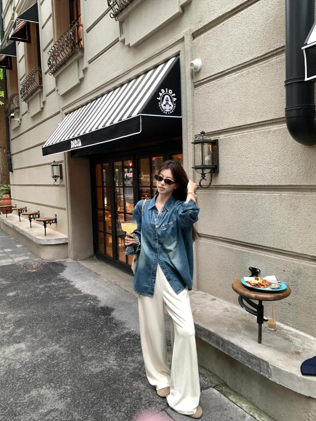 初夏封神牛仔衬衫✨又美又飒巨百搭

初夏穿搭真的离不开一件万能牛仔衬衫❗️谁穿谁