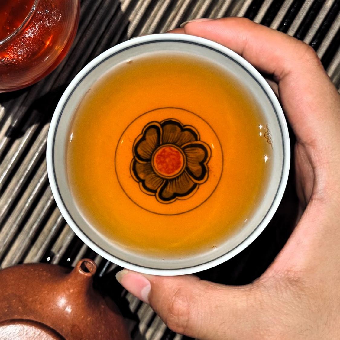 过期茶叶能不能喝？能喝，因为我自己做过测试，自己存了绿茶、白茶、安化茯茶、红茶、