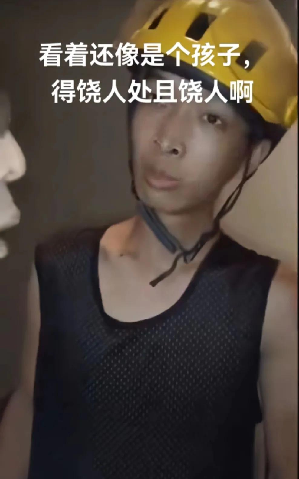 为难快递员，反被抹了脖子。
事情的对错不去做评判，这里说一说心里的一些想法。
底