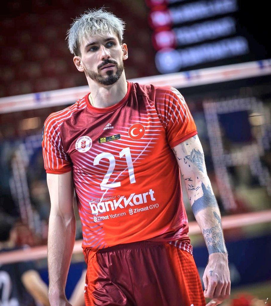 土耳其杯——福纳尔成年组生涯中的第十一座奖杯！ 🏆 ✅ 波兰联赛冠军：🥇🥇