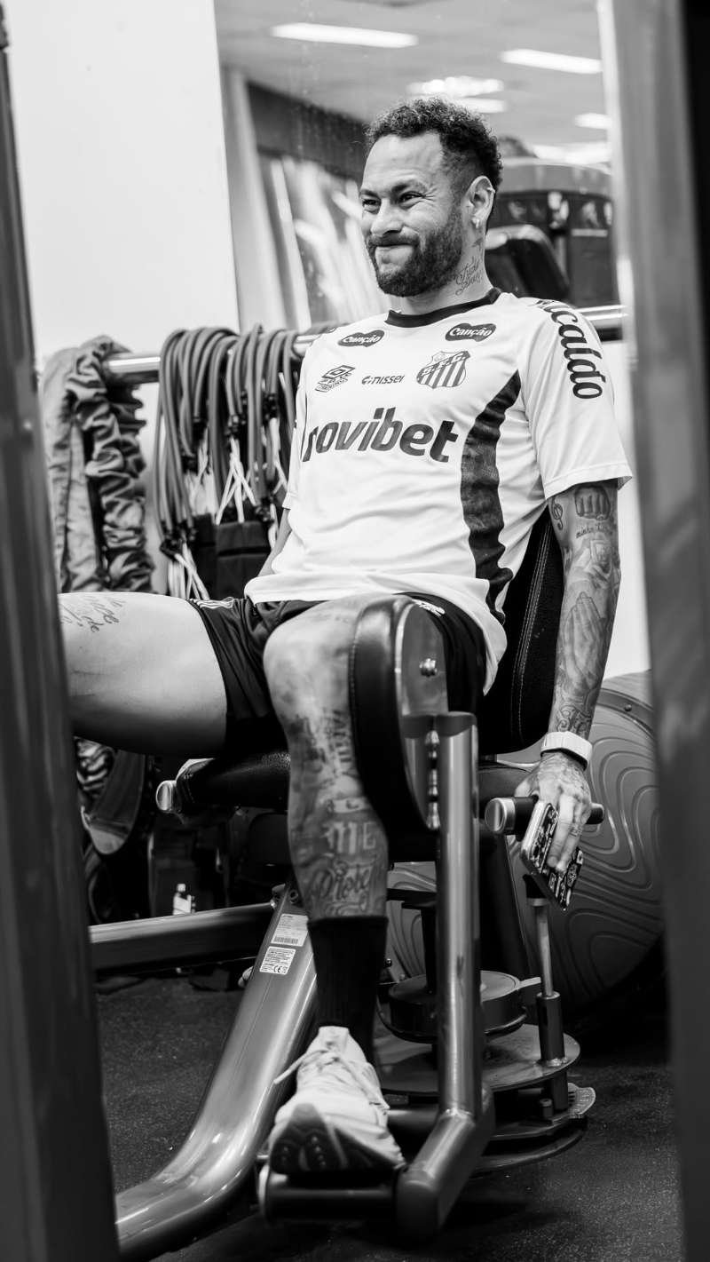 neymar[超话] 快拍更新努力训练[加油][加油]内马尔 ​​​