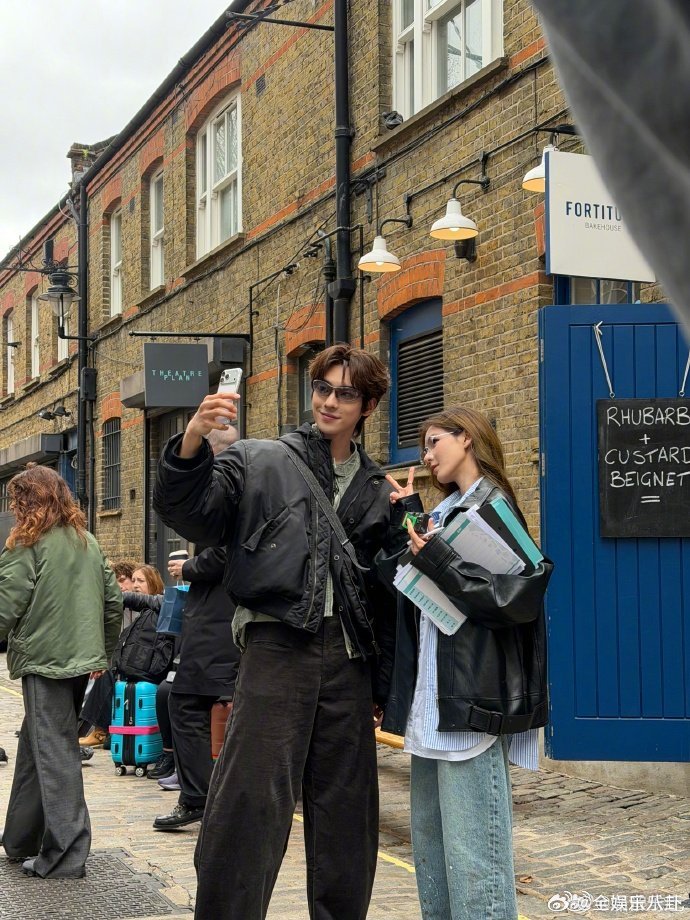 张予曦拍完照来了段hiphop张予曦拍完照即兴 hiphop 也太可爱了！浪姐特