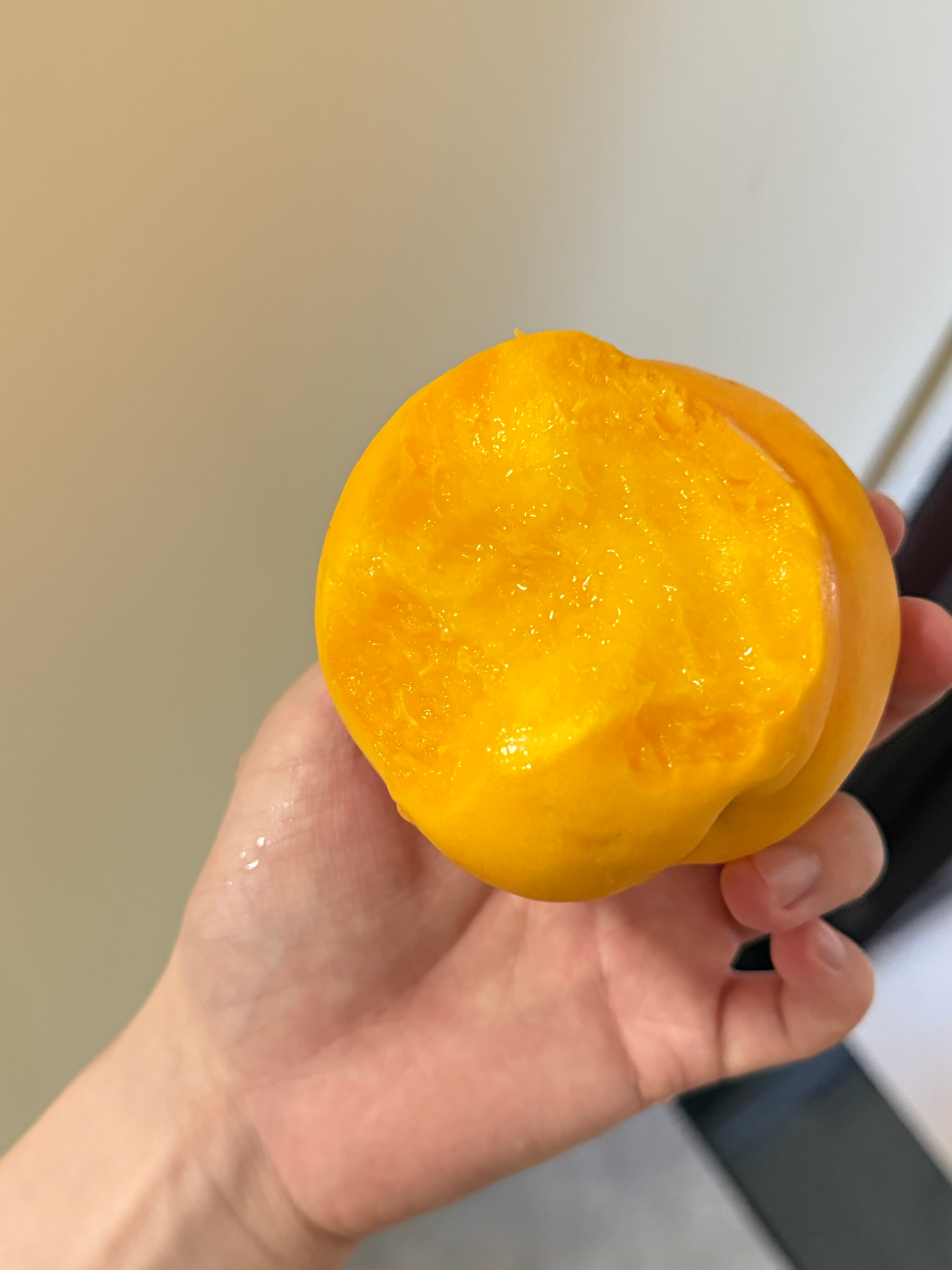 仙菊芒芒桃好吃😋桃子季真的过足瘾收到就能吃，甜，放软更甜我看到去年买过的姐妹已