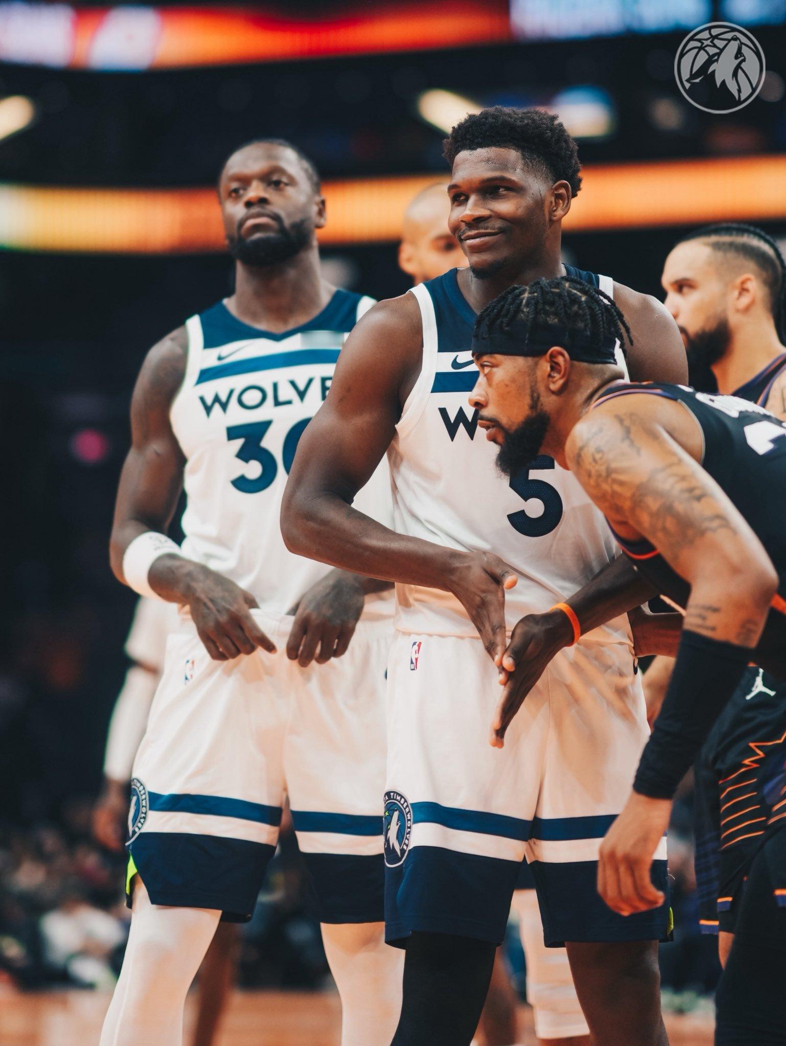 本赛季，森林狼队爱德华兹、麦丹、戈贝尔和兰德尔组成的四人组：进攻效率：120.3