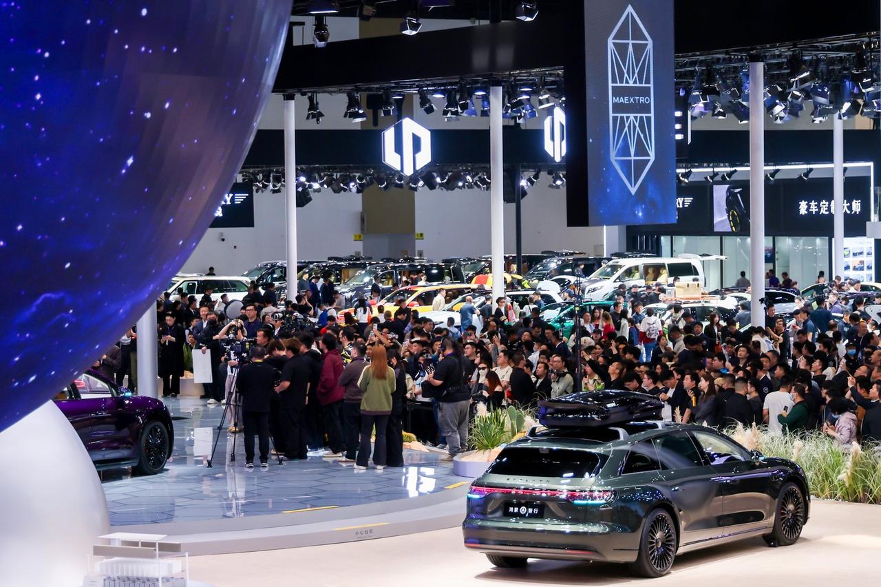 第十九届北京国际车展上，鸿蒙智行提出“安全是最大豪华，智能是核心体验，生态是未来