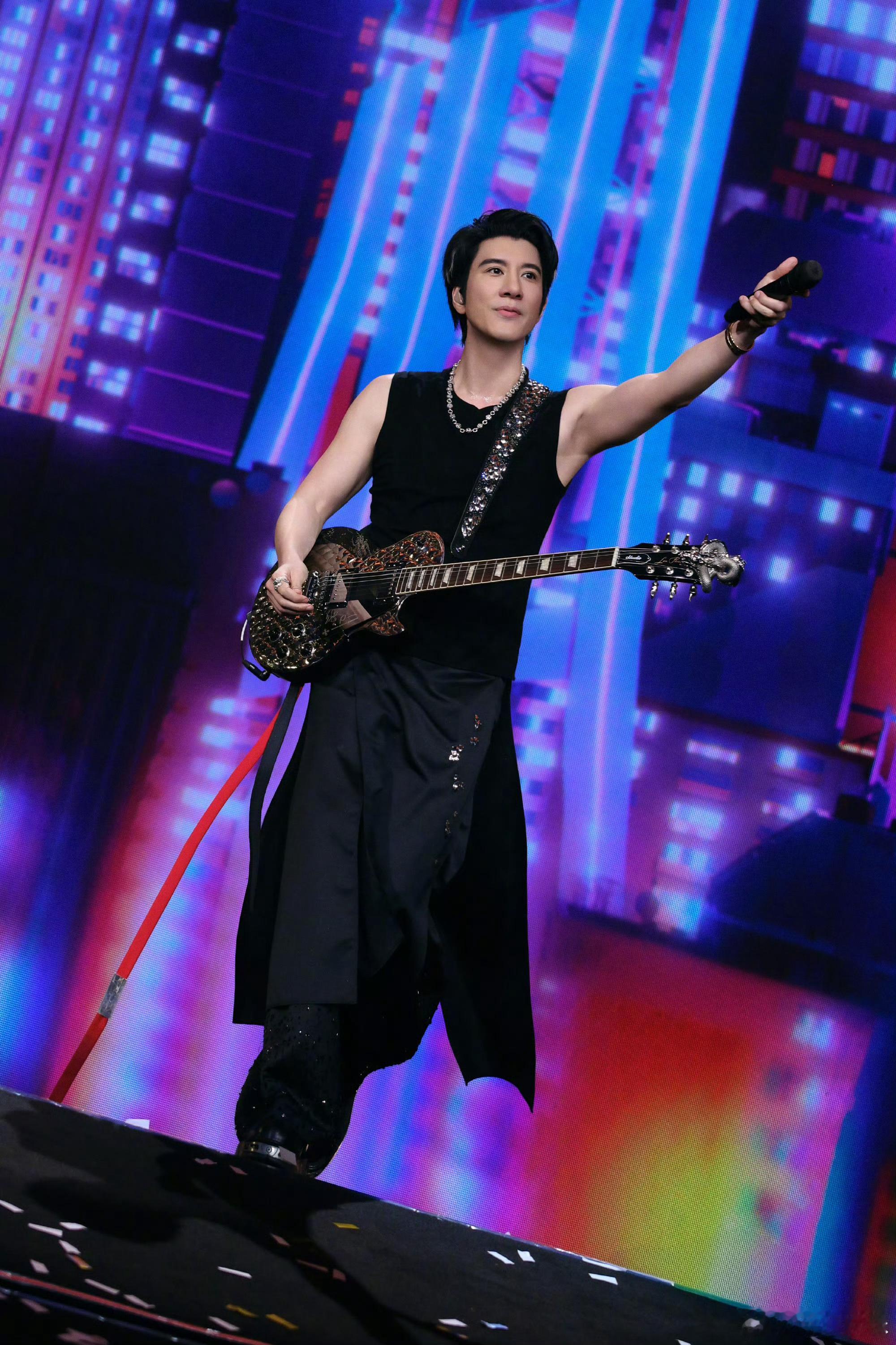 王力宏说谈恋爱看缘分经纪人希望王力宏快点恋爱 据台媒，王力宏受访时回应是否想再谈