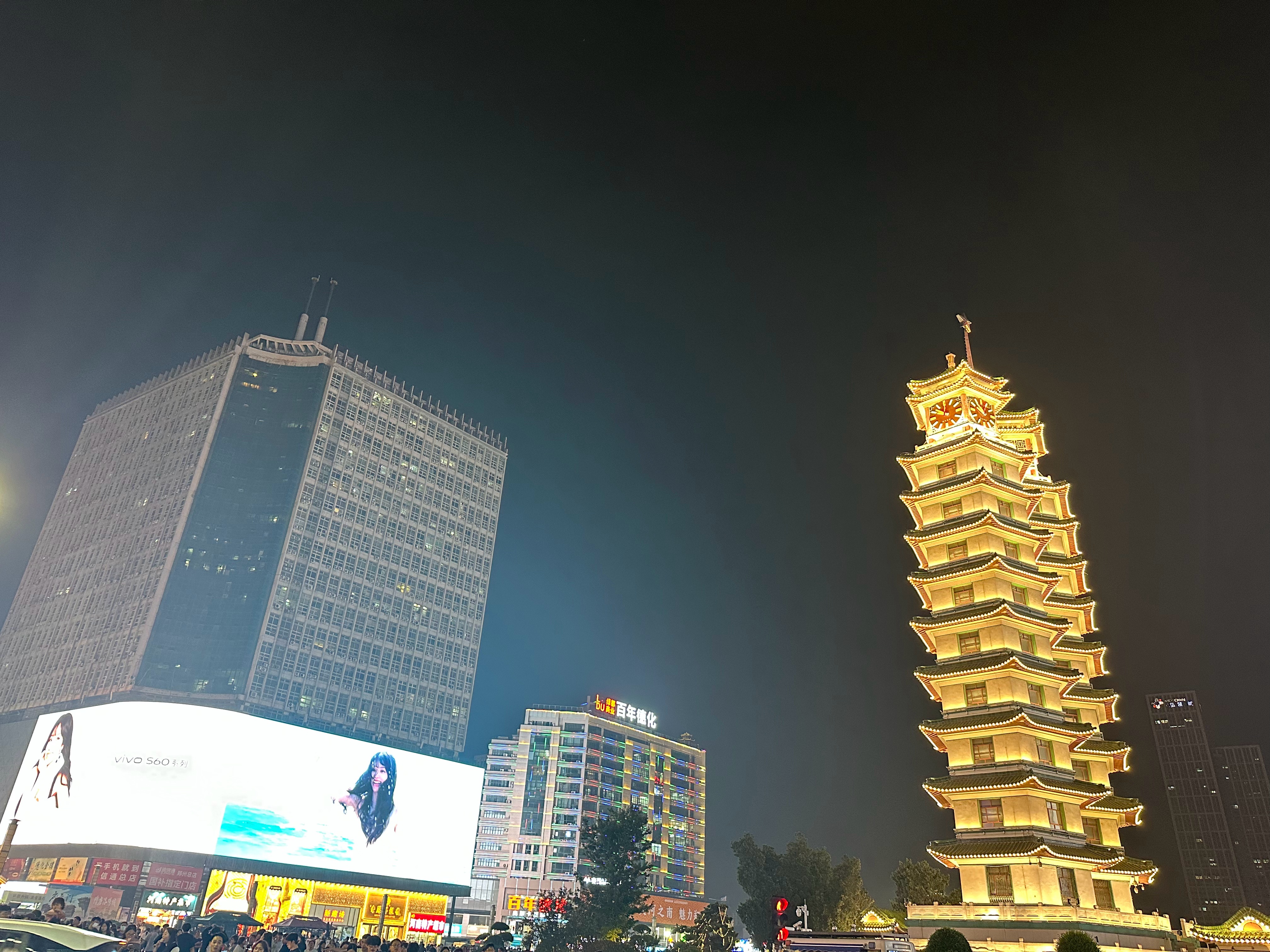 郑州总给我一种生机勃勃的凌乱美 