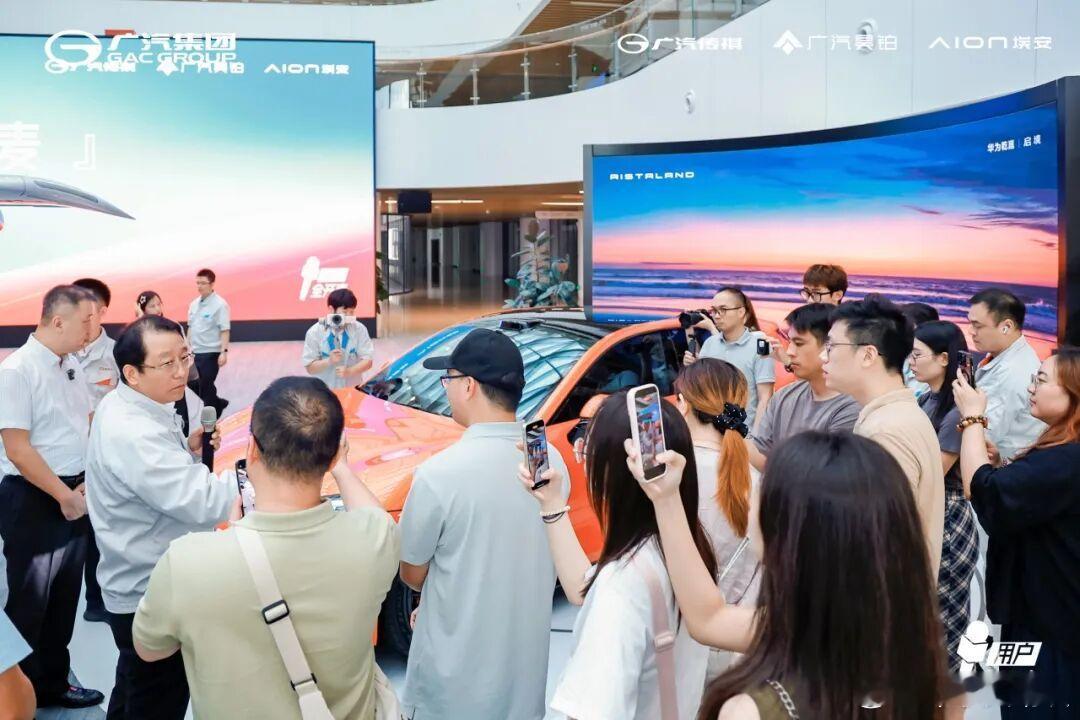孟子义李昀锐尚公主十指紧扣 这一对也太甜了！！齁得慌广汽赶紧找他们这对来代言啊，