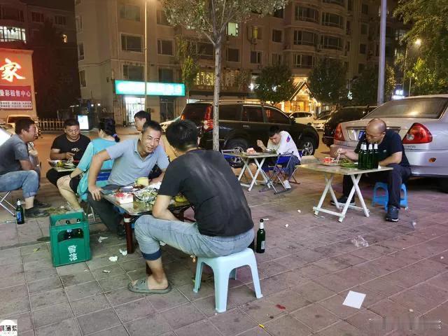 网捧和网暴是双生体，刻意制造是很难形成的。大部分应运而生，小部分顺势而为。
一个