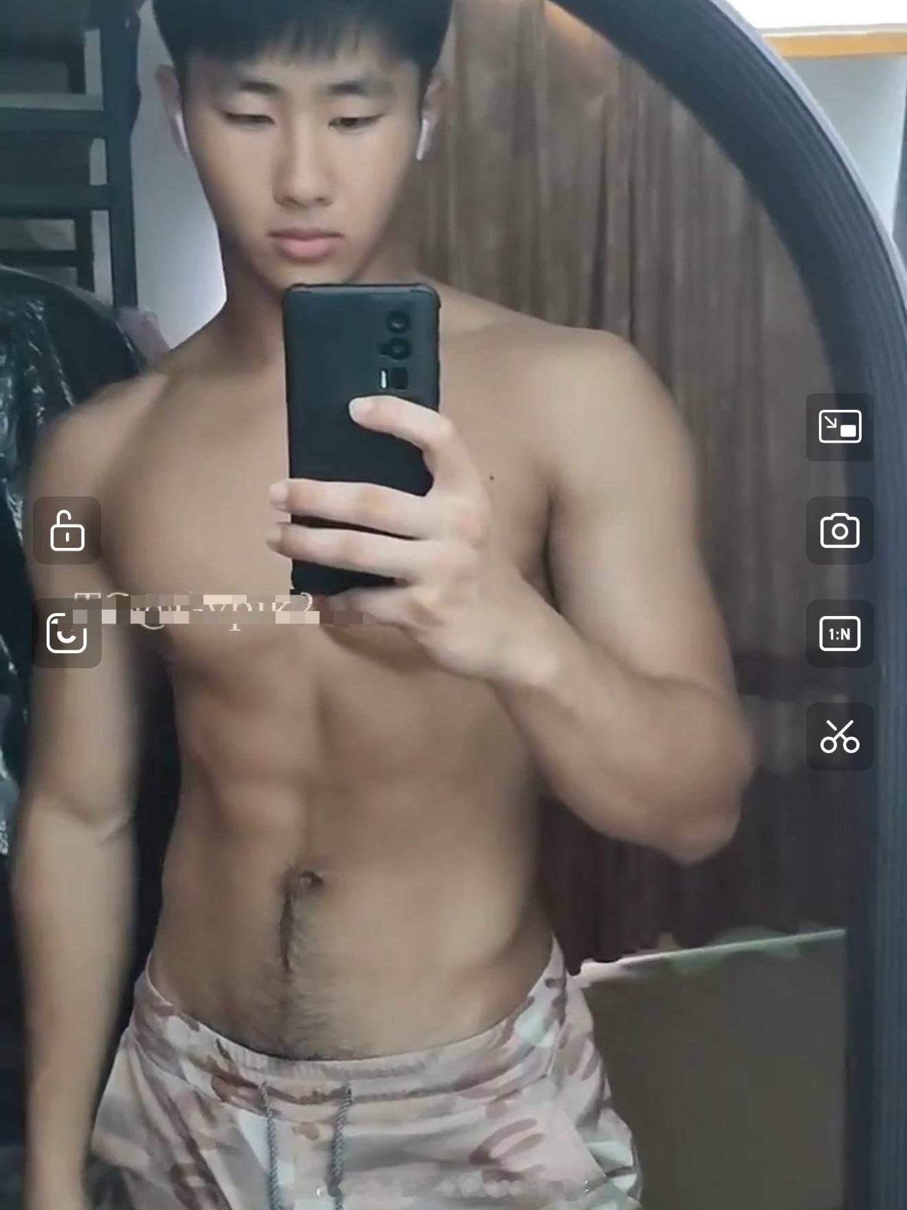 🍚男大不愧是钻石体育生💎 