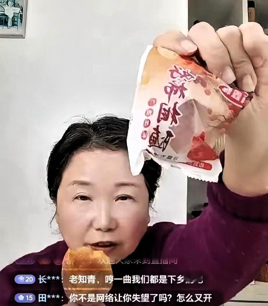 把柿饼柿霜认成面粉，老杜直播闹连环笑话[大笑]！
 
卖个柿饼闹连环笑话，4×8