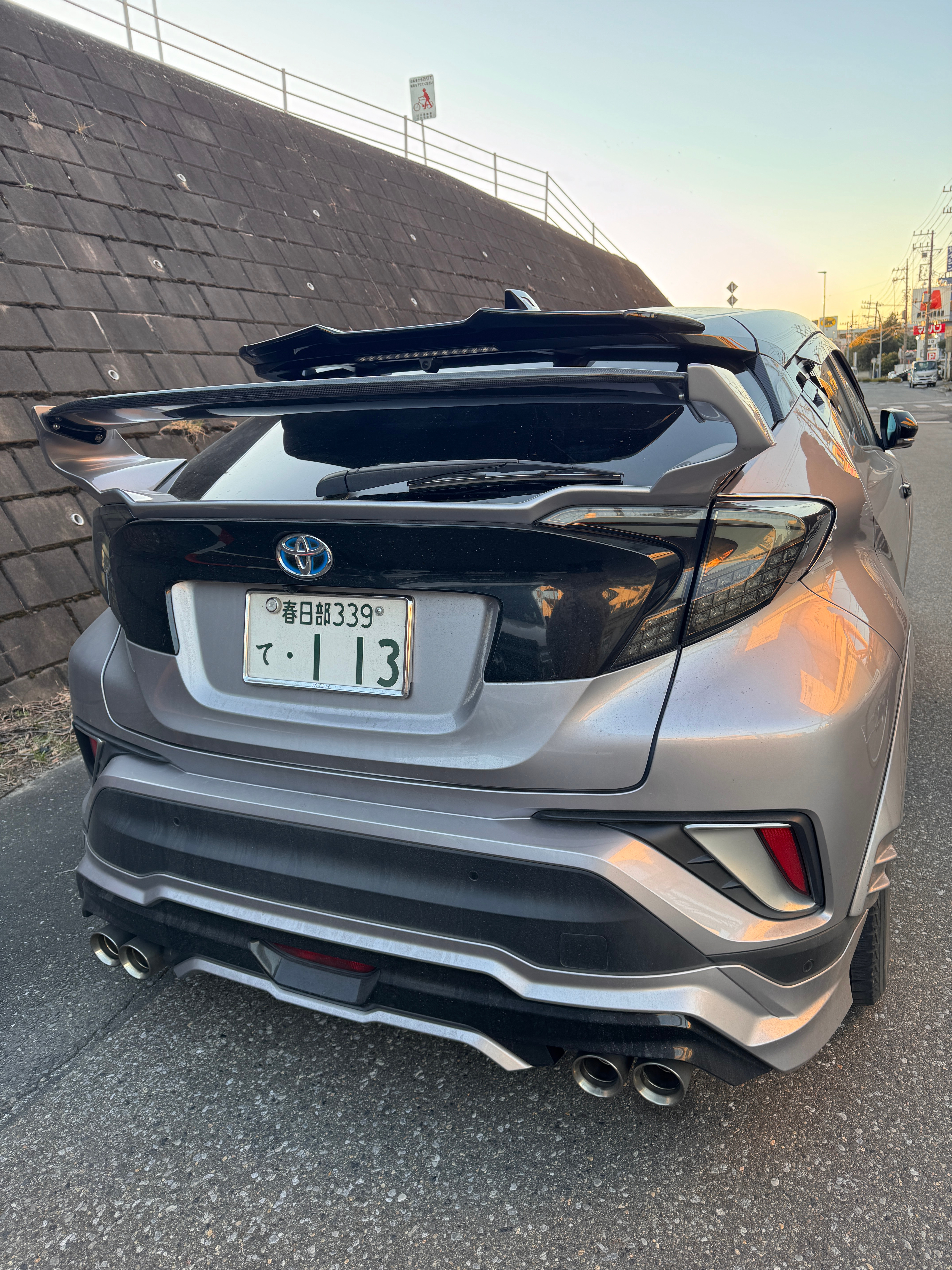 别人是武装到牙齿，这车是全都是牙齿，细数大概有五层包围，每一层都比上一层更加没必