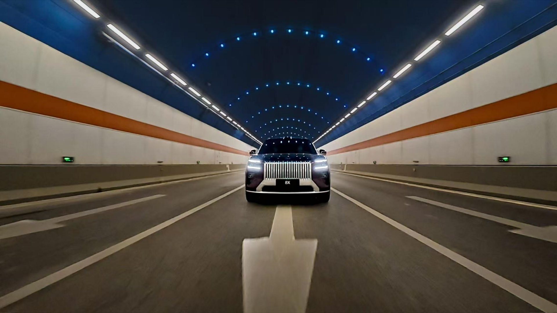 极氪8X正在进行中国车企的首个环中国路测，正好被中国铁建招呼了，大家都叫极氪8X