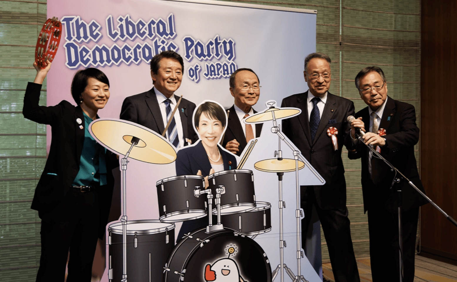 #麻生太郎郁闷高市早苗没朋友吗#【独断惹党内不满，“靠山”麻生都纳闷：高市这人没