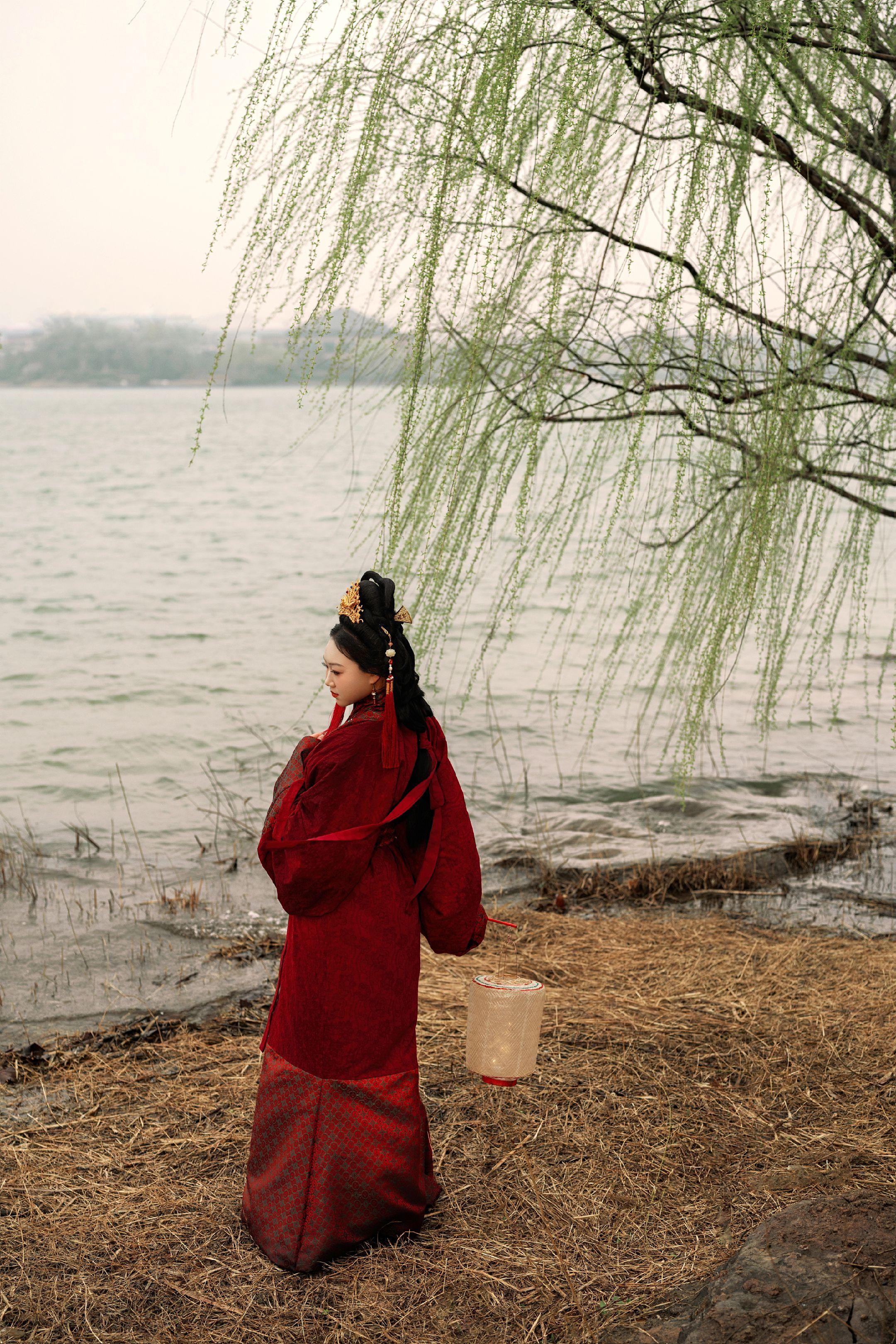 回头万里 故人长绝。