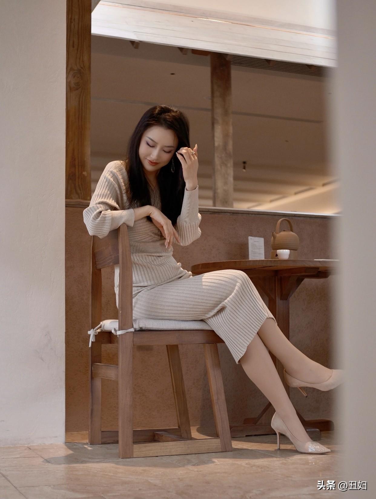 一个有涵养的女人都有哪些特点有自己的内涵，知识储备丰富。