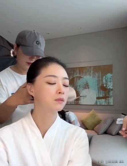 蒋欣哪哪都好，就是有一点不好，我一直不敢说，但是这次真的忍不住了，那就是她喜欢斜