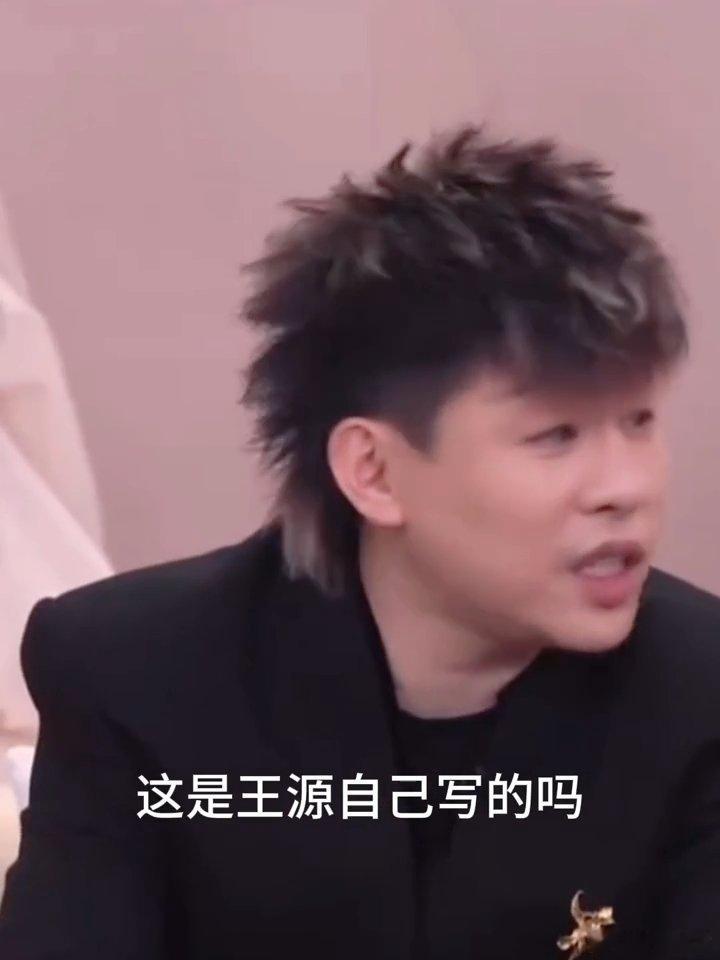 胡彦斌就这样一步步成为雪崩正规军雪崩歌手2026音乐不分圈层！胡彦斌静静聆听魏如