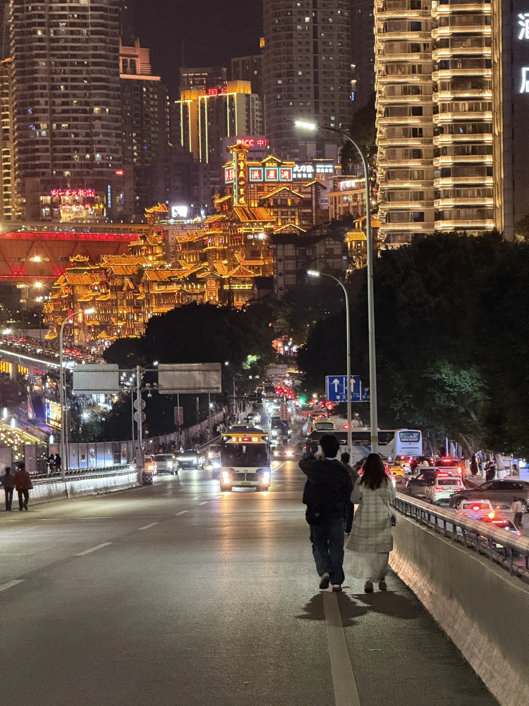 重庆还是太小了 走两步就是跟你的回忆