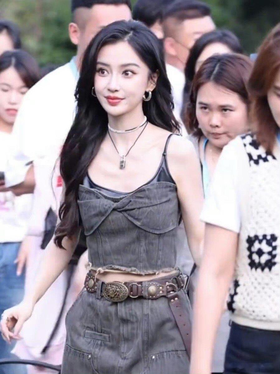 刘亦菲和Angelababy的状态差距也太大了吧 ​​​