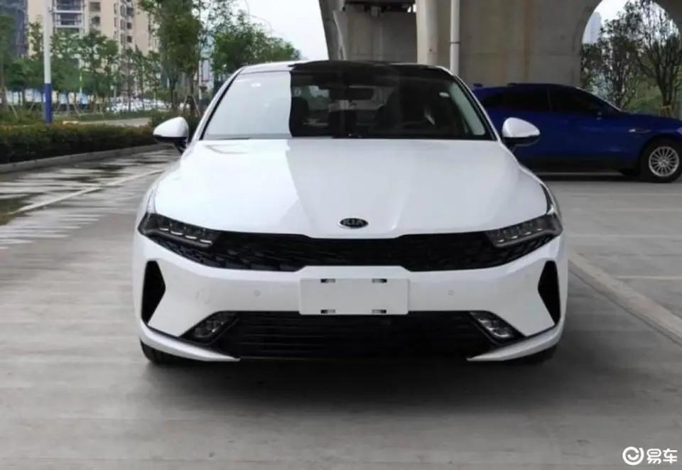 【车主：动力K5这个车我还是比较满意的1.5T的主要是涡轮介入的比较早】
起亚K