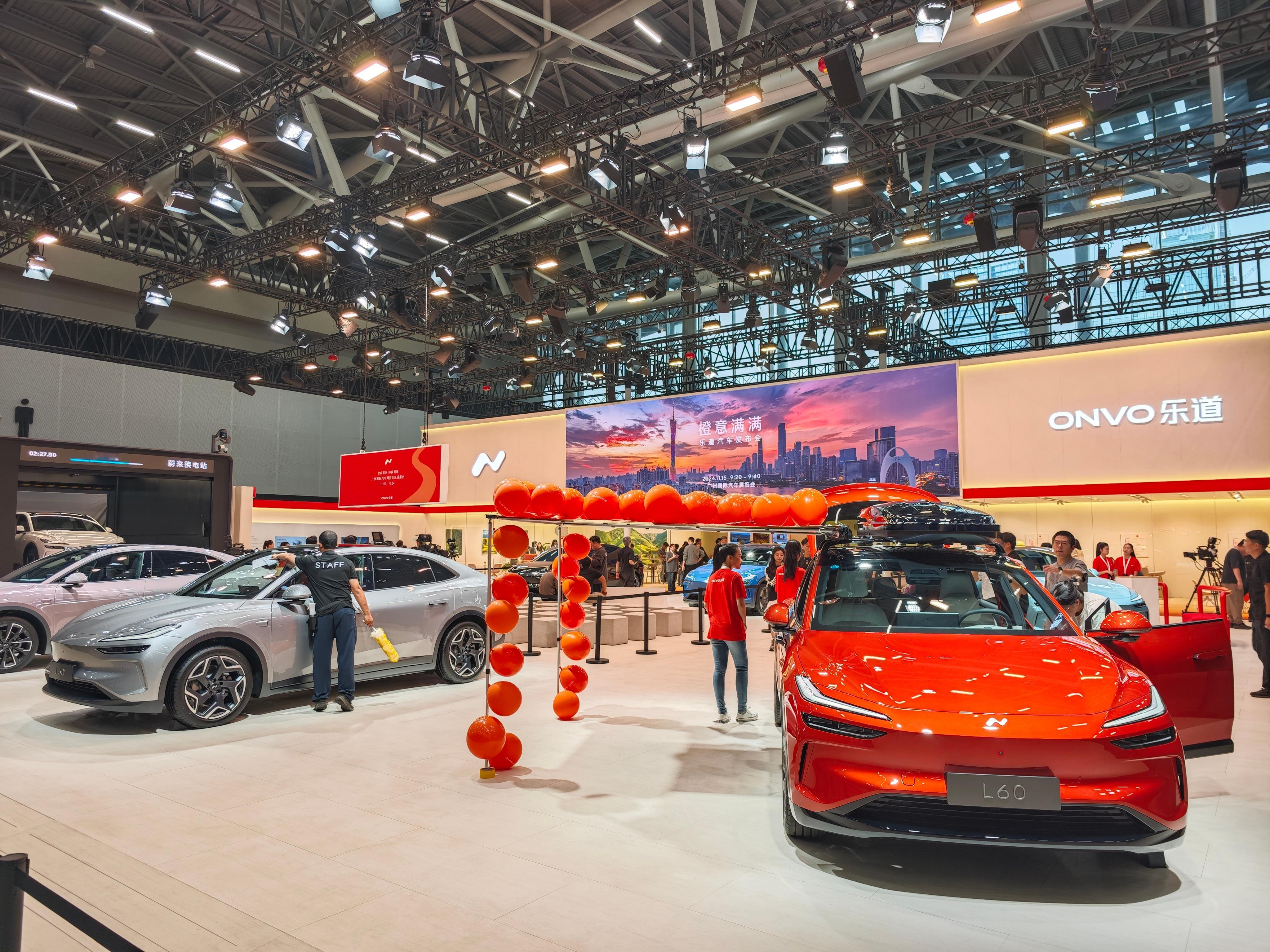 乐道展台也有四代站，也就是说今年的广州车展会有两座换电站。 