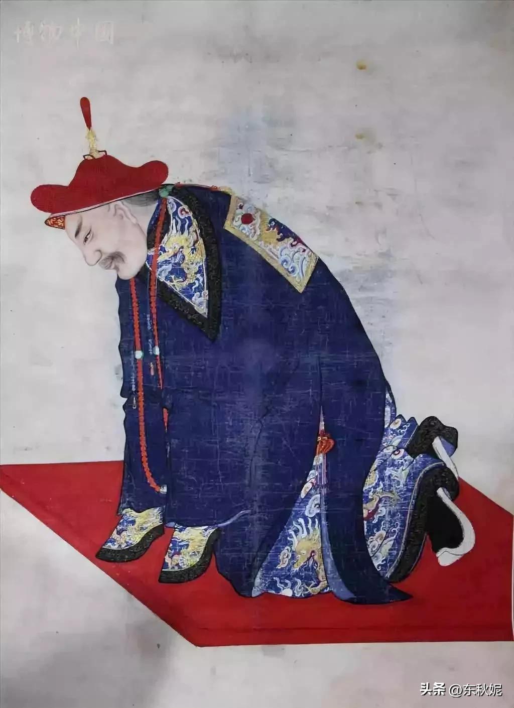 才发现，清朝的官服跪下来，袖子跟蹄子一样。

清代保留马蹄袖的目的，难道是为了让