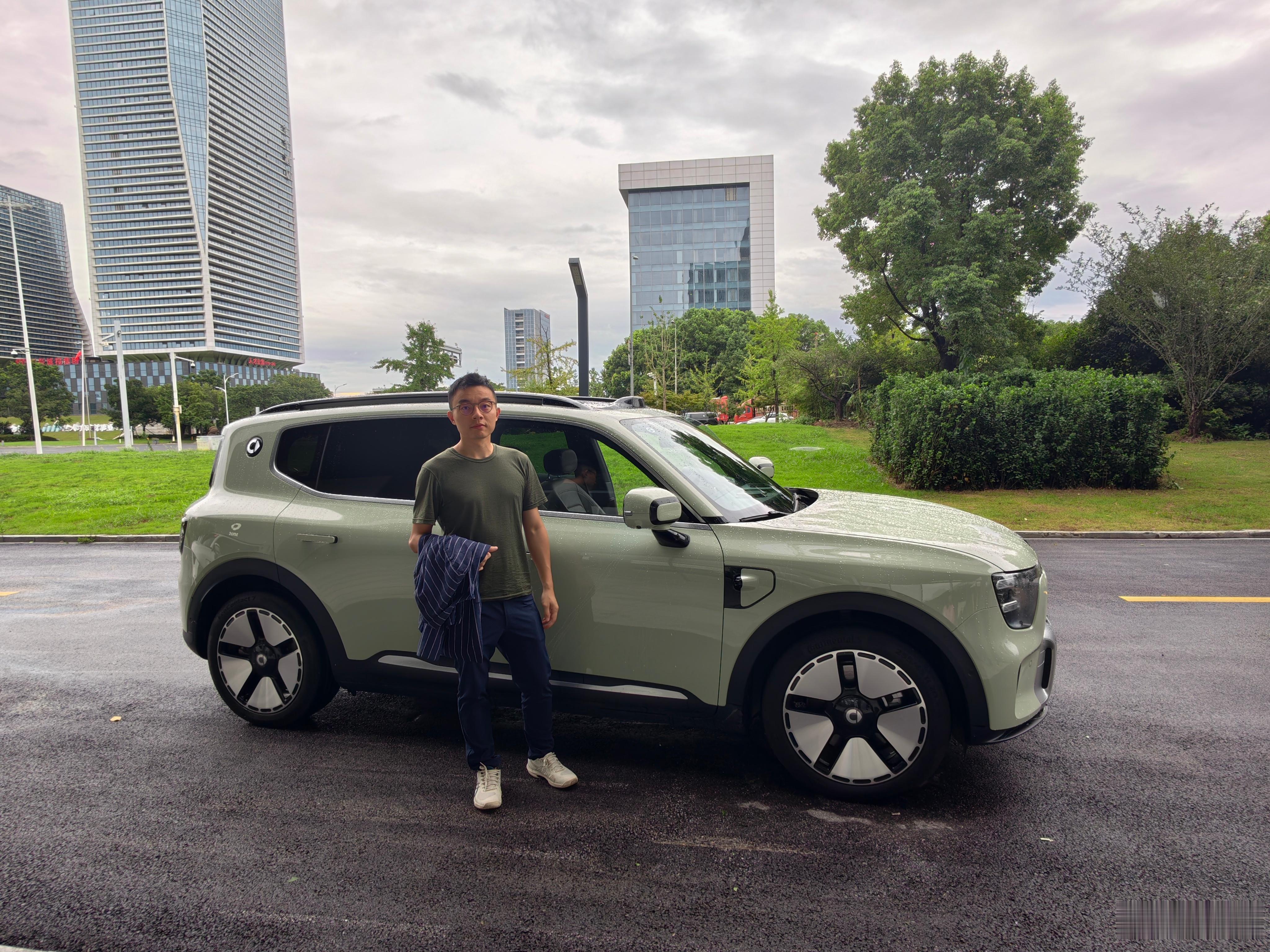 去年在澳洲黄金海岸见证了smart 5全球首发。当时并不知道有样的绿色。非常时尚