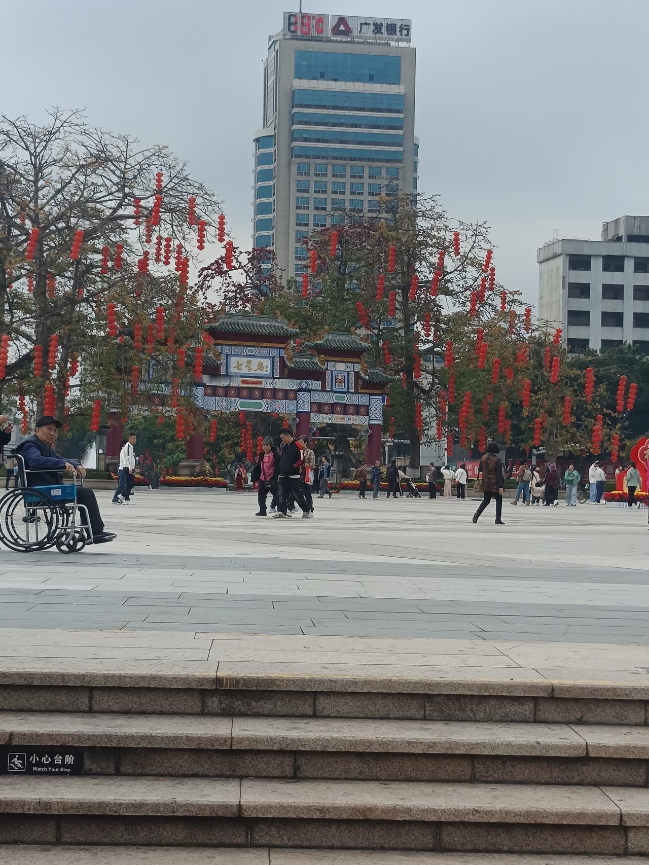 肇庆不愧是一个旅游城市，有两个风景，一个就是七星岩，一个就是鼎湖山