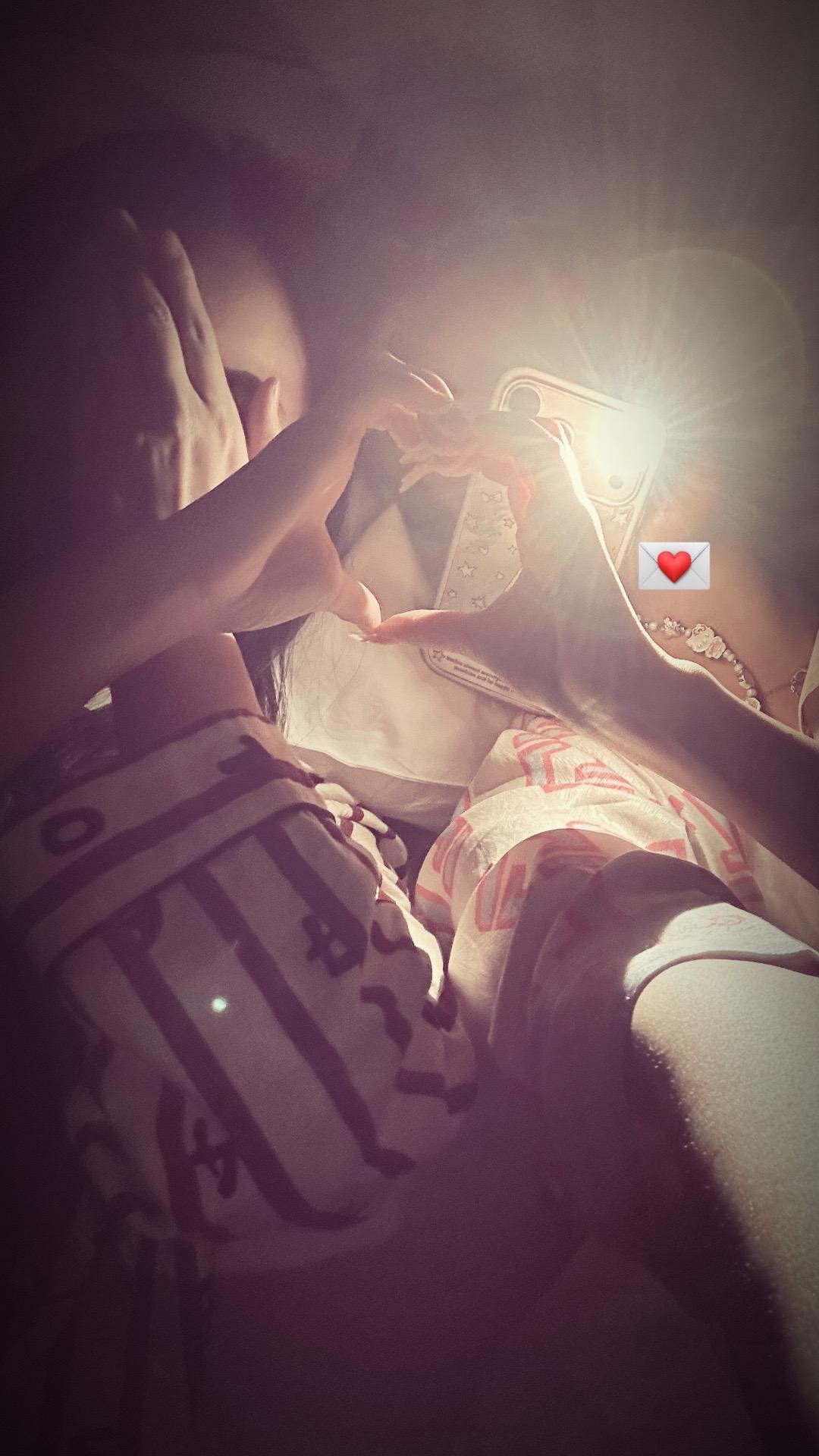 有你躺在我身边我会渐渐地放松