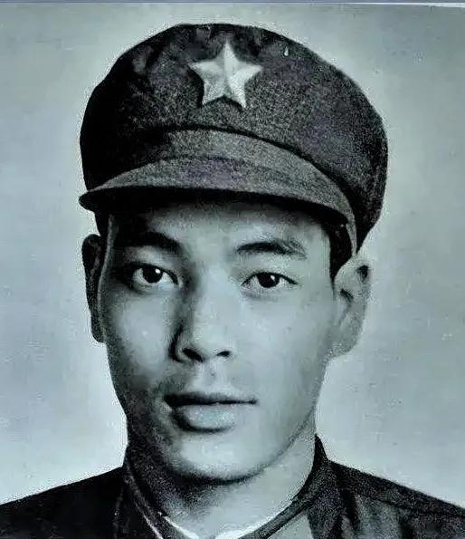 1979年，一个副班长缴获4门高射炮，团长以为他要上交，结果他直接调转炮口，用2