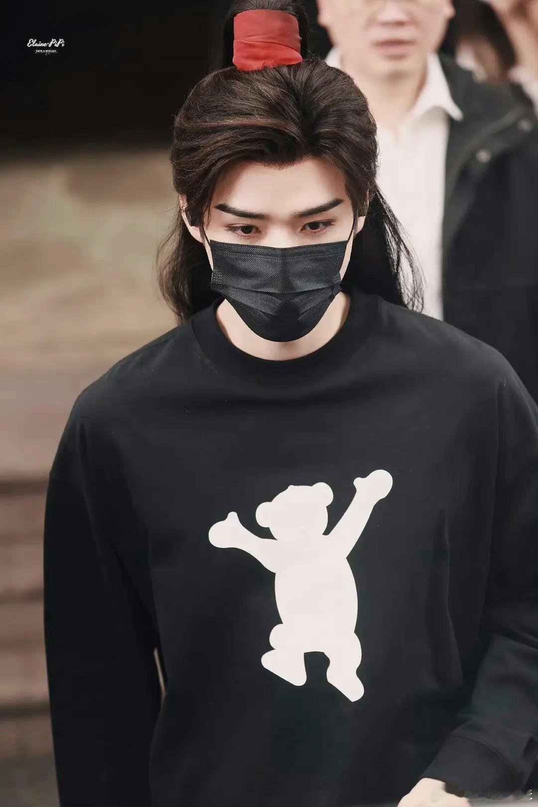 龚俊《暗河传》苏暮雨出妆，新发饰 ，该是新衣服了吧。 ​​​