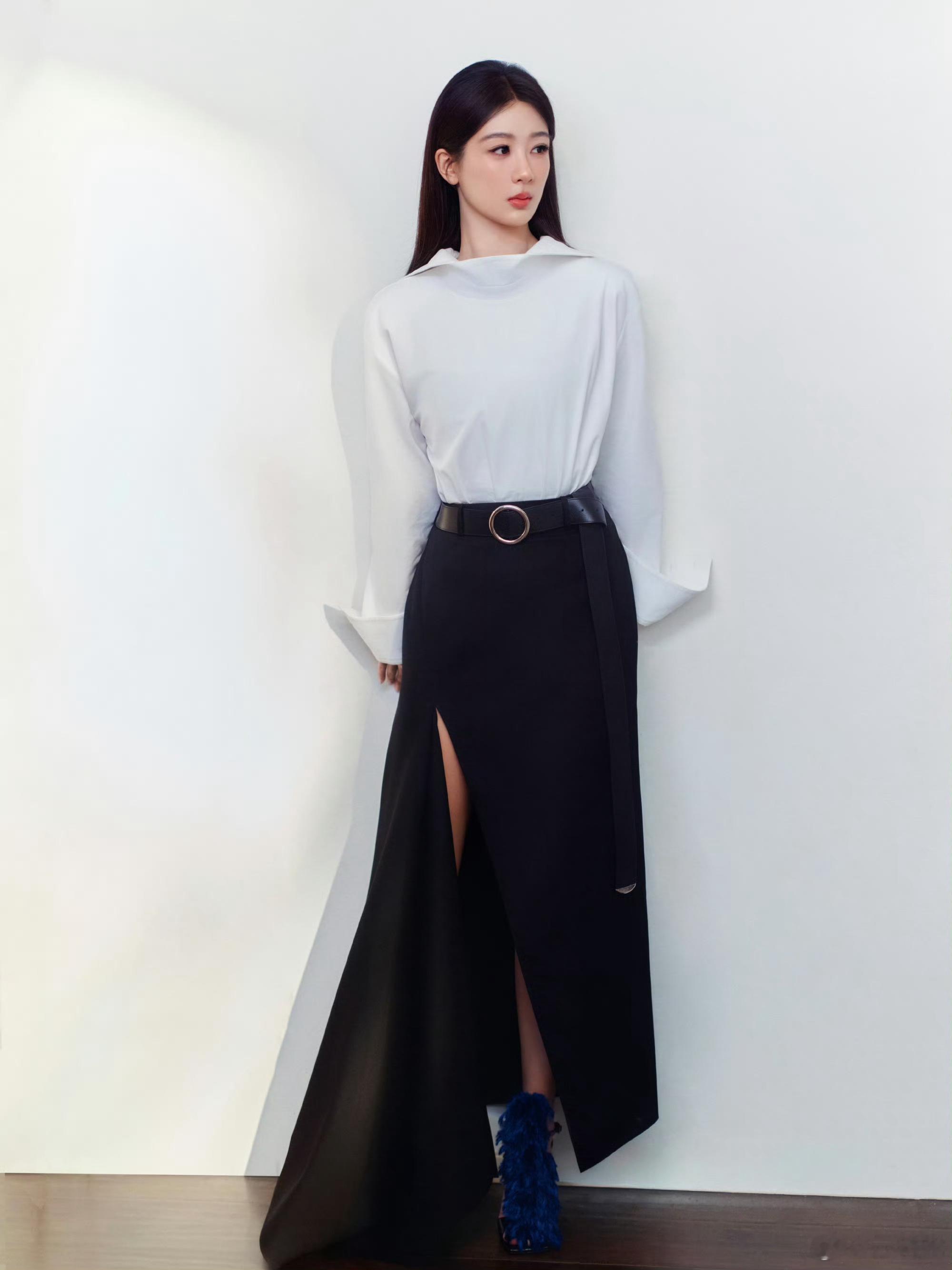 金鹰奖出图杨紫金鹰奖出图了 会不会太美了 简直就是我的知心大姐姐[期待][期待]