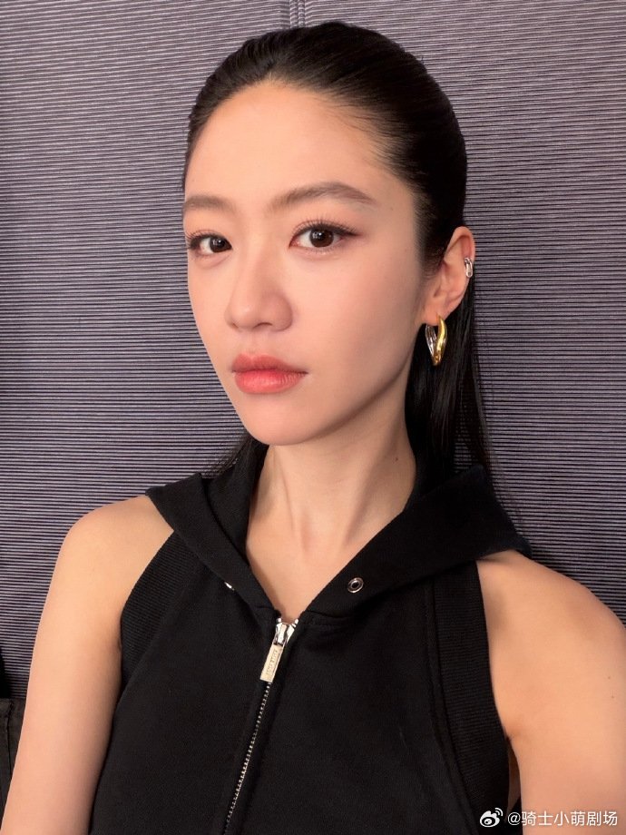 向涵之妈咪级别向涵之美成啥样了颜值直接封神，五官精致气质出众，又美又飒，颜值表现