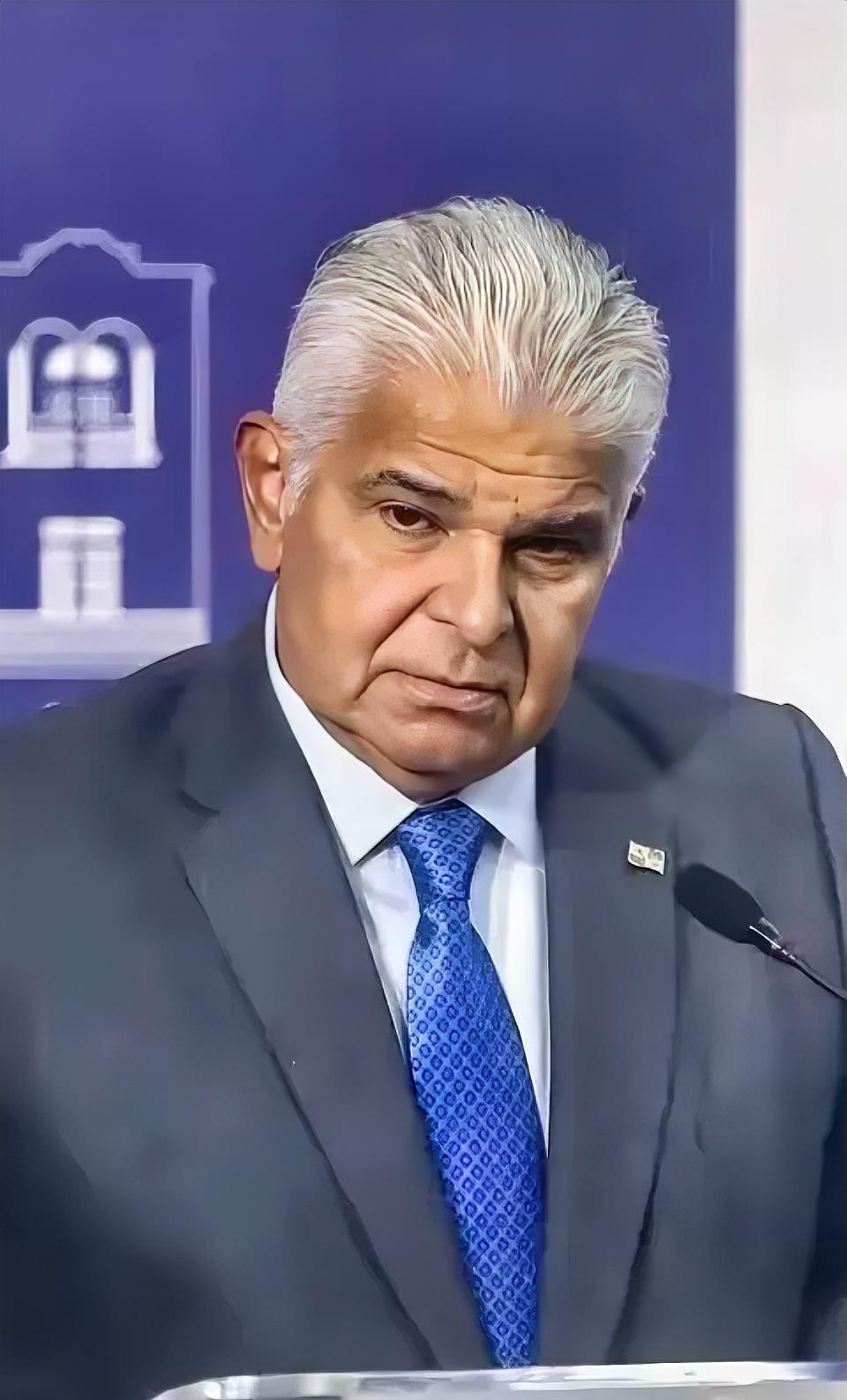 新加坡联合早报今天（3月20日）报道：“巴拿马总统穆利诺批评，香港长和集团旗下的