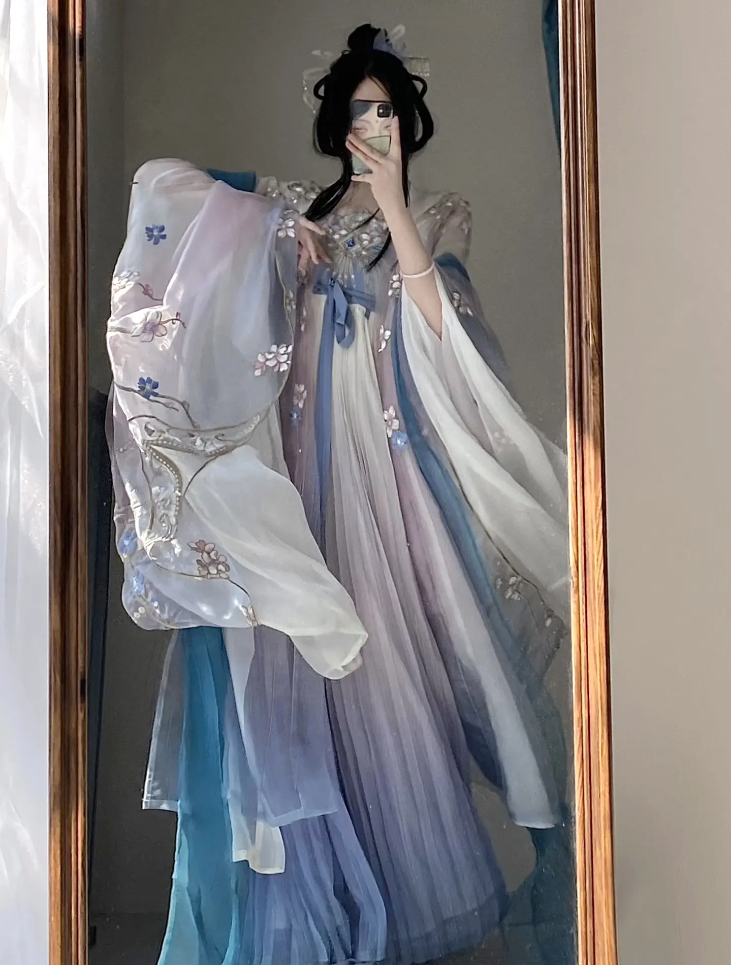 “遇见她如春水映梨花…”