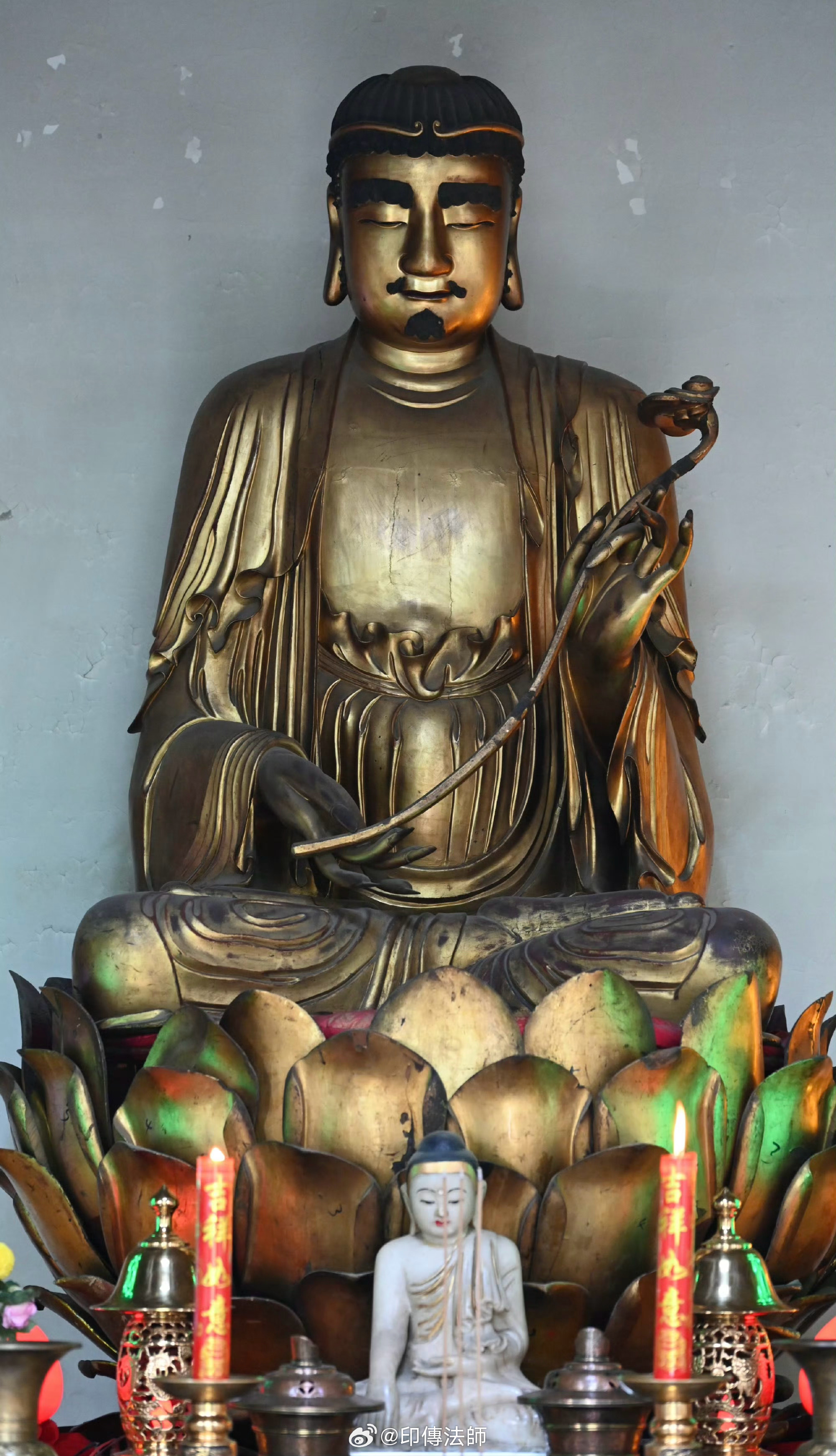 【平常語·甘露味】繁华三千，不如一隅清安。在自己的世界里修篱种菊，不攀附，不迎合