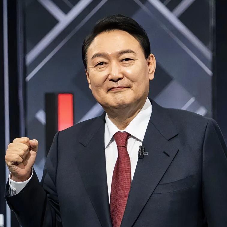 啥玩意？韩国前总统尹锡悦被韩检方要求判处死刑！他不是当时把总统府从青瓦台搬到龙山