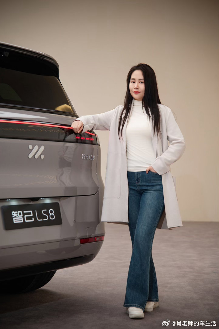 时尚，运动，科技，智己科技旗舰SUV智己LS8来了～好看不？智己LS8预售发布定