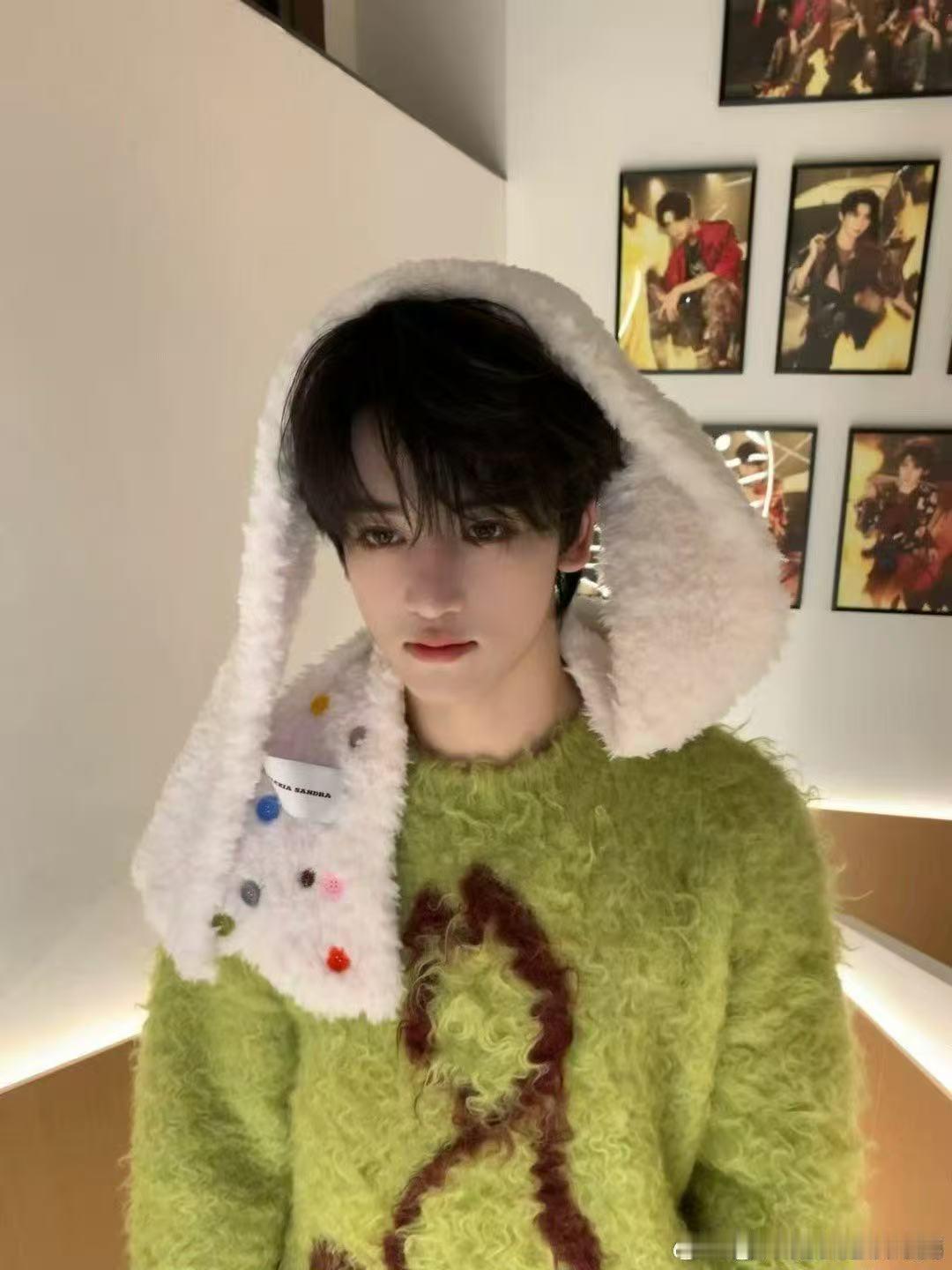 张信哲邓佳鑫称得上值得 听邓佳鑫唱《称得上值得》真的是一种享受，他的温润声线唱这