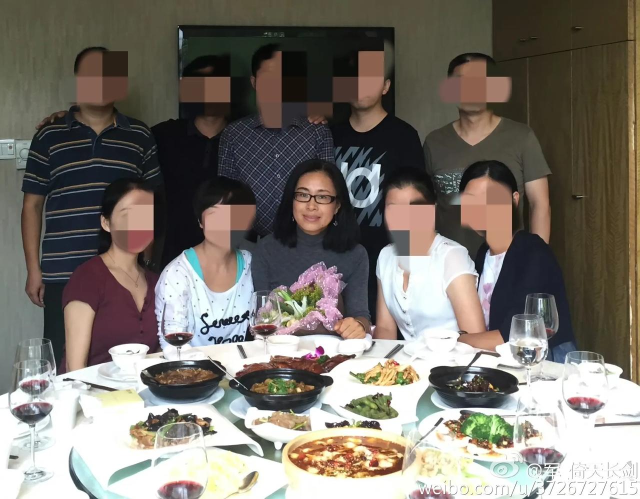 今天是教师节，接到了很多学生的祝福信息，如果在武汉，必定有一场饭局，北京也有学生