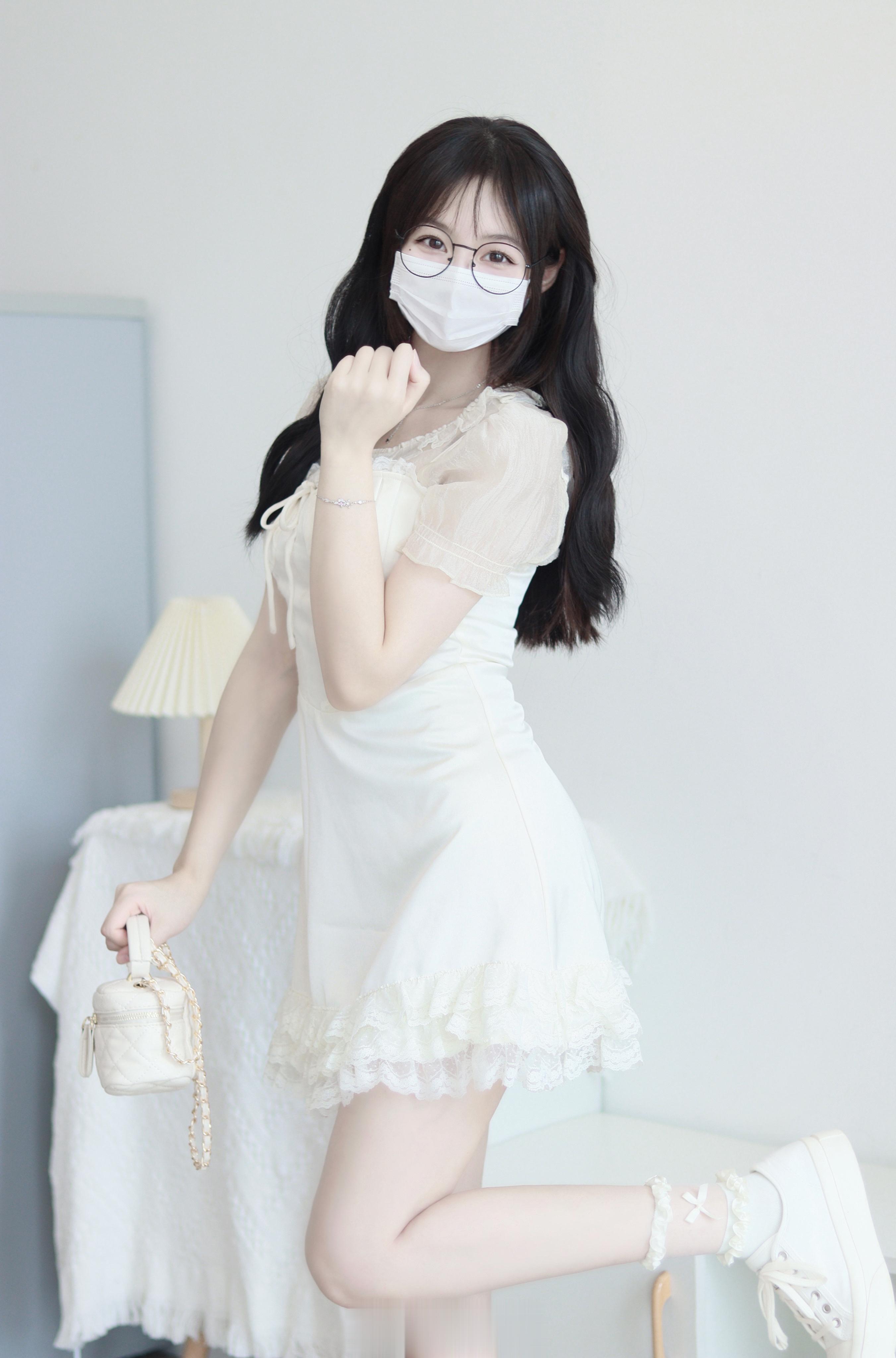 公主才不会在意别人的眼光，她只在乎自己的裙摆有没有脏 ​​​