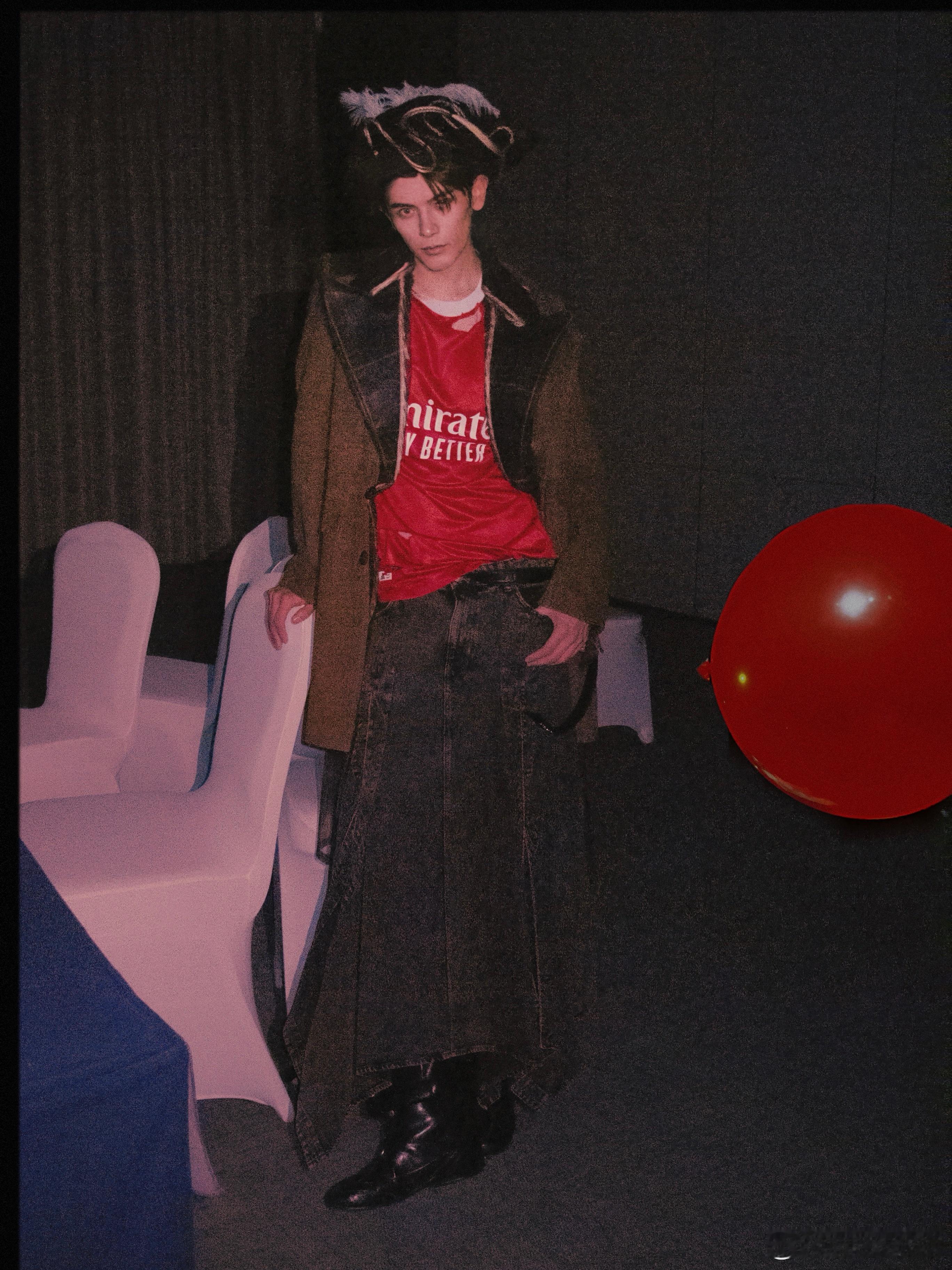 📸建议姚弛开个《内娱美学重启计划》培训班！从哥特吸血鬼到浪荡海盗王，每次造型都