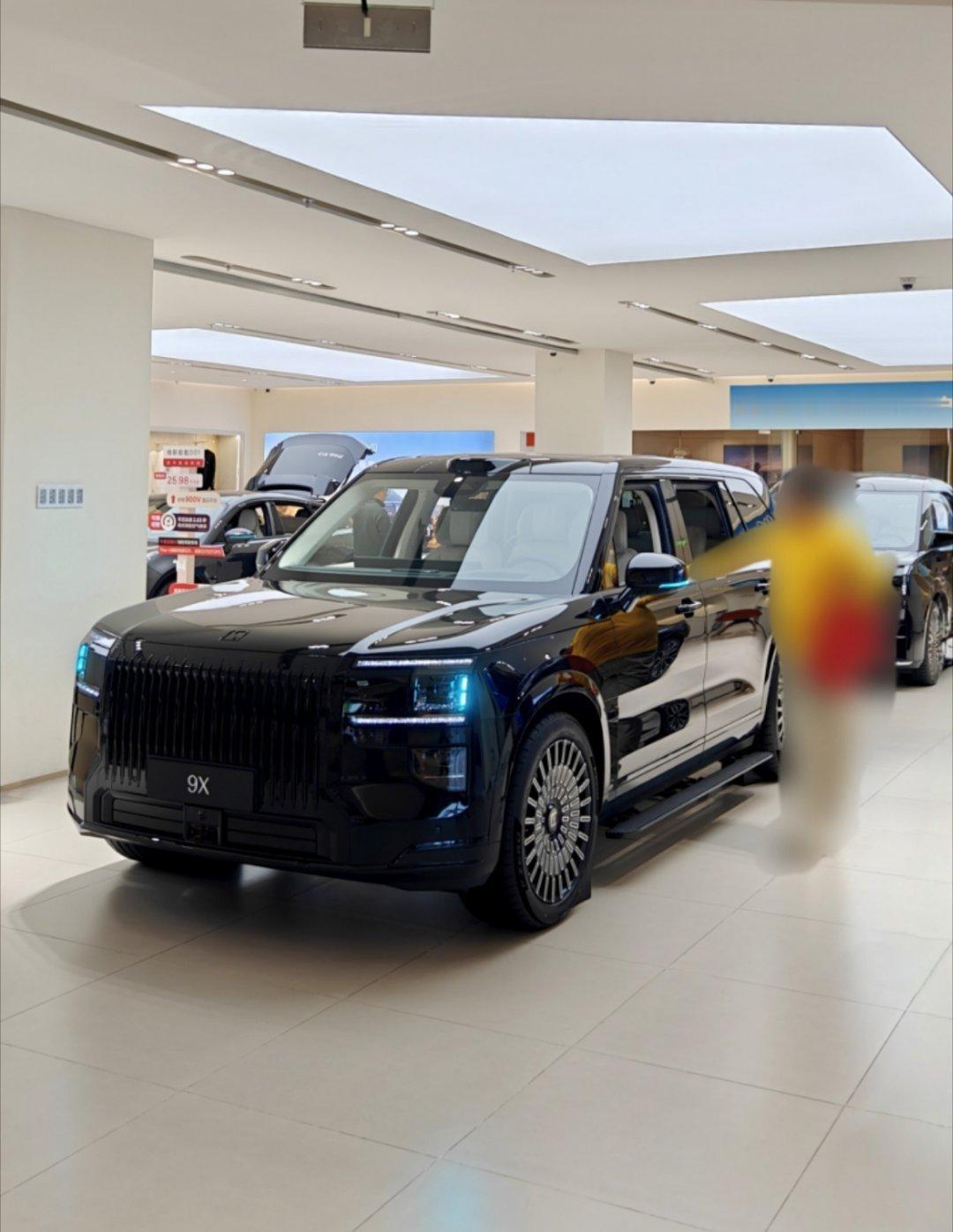 第一次见9x实车，确实大气！ ​​​